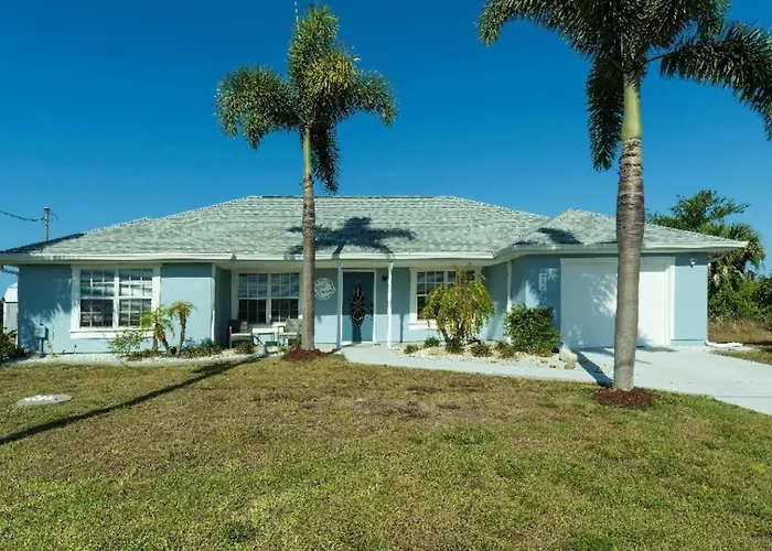 "Canal Dreams" 3 Br2 Ba Pool Home On The Canal